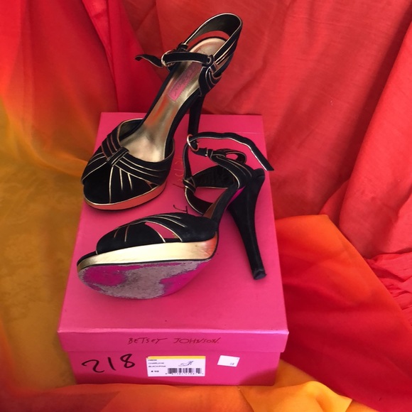 Betsy Johnson Charlene Black/Gold peep toe suedes leather/gold trim size 6 1/2 - Picture 2 of 4